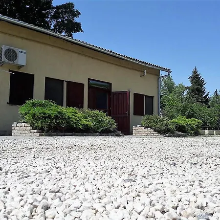 Nyarfas Vendeghaz Guest house