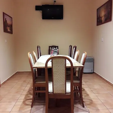尼亚法斯文德咖兹酒店 招待所 *