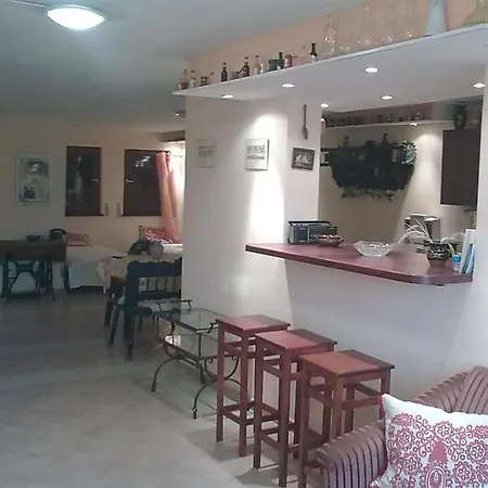 尼亚法斯文德咖兹酒店